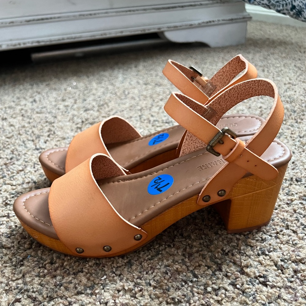 womens heeled sandal